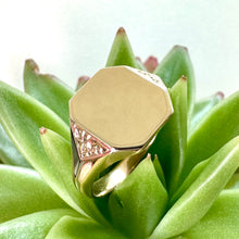 Load image into Gallery viewer, Pre-loved 9ct Yellow Gold Signet Ring with Engraved Shoulders
