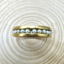 Load image into Gallery viewer, Pre-loved 18ct Yellow Gold Ring With Spinning Pearl Centre
