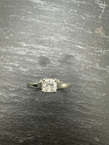 Preloved 18ct White Gold Princess Cut Diamond Solitaire Ring