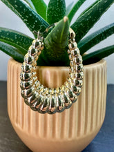 Load image into Gallery viewer, Preloved 9ct Yellow Gold Patterned Creole Hoop Earrings
