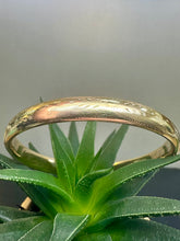 Load image into Gallery viewer, Preloved 9ct Yellow Gold Hollow Hinged Bangle
