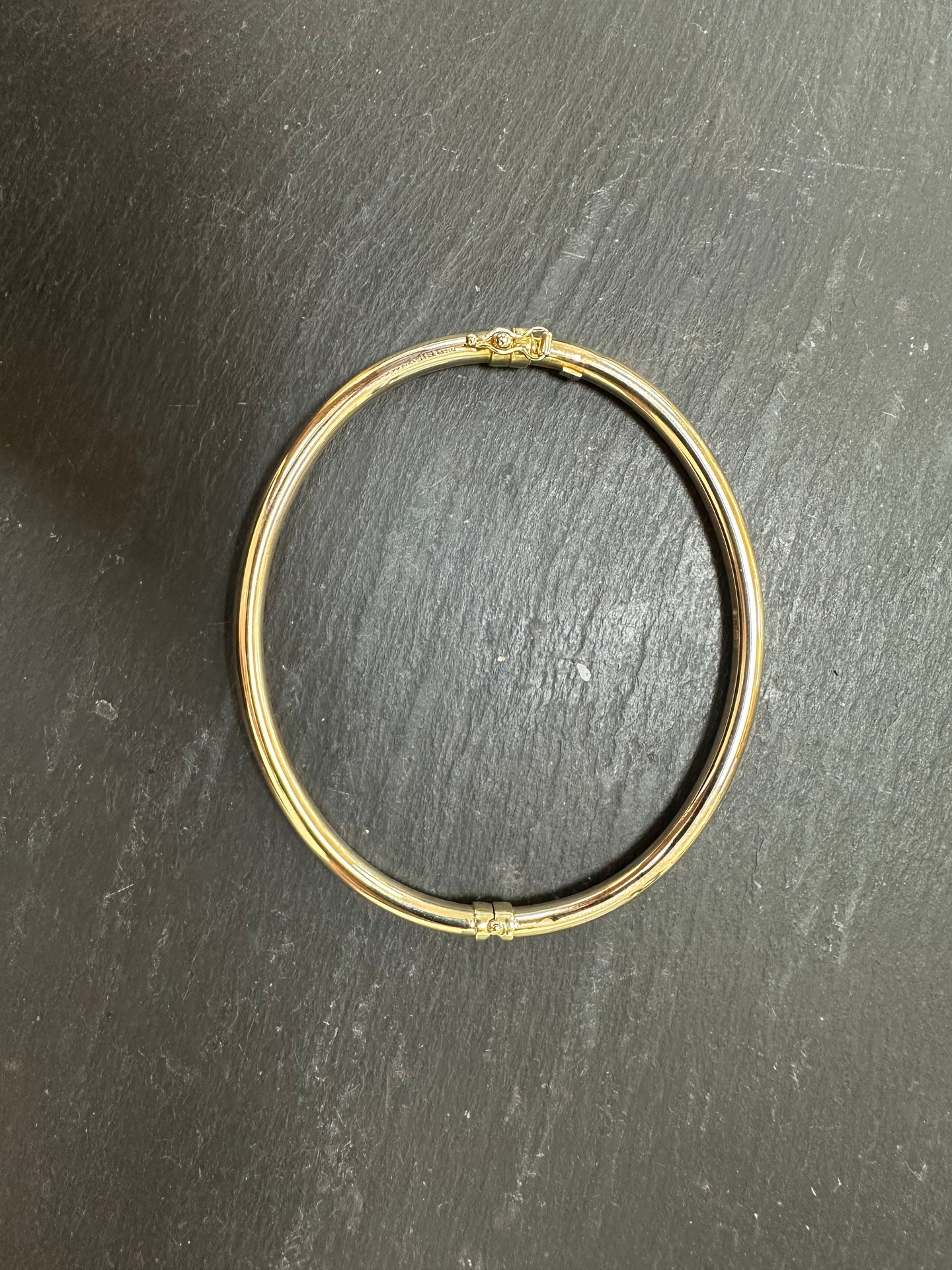 Preloved 9ct Yellow Gold Hollow Hinged Bangle