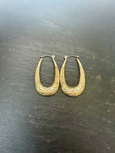 Load image into Gallery viewer, Preloved 9ct Yellow Gold Patterned Creole Hoop Earrings
