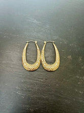 Load image into Gallery viewer, Preloved 9ct Yellow Gold Patterned Creole Hoop Earrings
