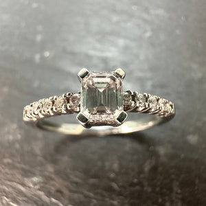 Preloved 18ct White Gold Emerald Cut Diamond Ring