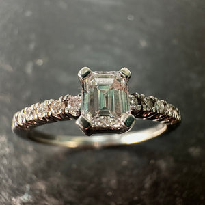 Preloved 18ct White Gold Emerald Cut Diamond Ring