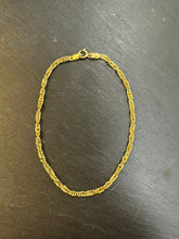 Load image into Gallery viewer, Preloved 9ct Yellow Gold Twist Bracelet
