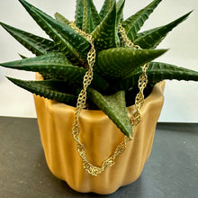 Load image into Gallery viewer, Preloved 9ct Yellow Gold Fancy Link Twist Chain
