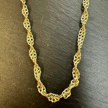 Load image into Gallery viewer, Preloved 9ct Yellow Gold Fancy Link Twist Chain

