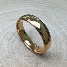 Load image into Gallery viewer, Pre-loved 22ct Yellow Gold Wedding Band
