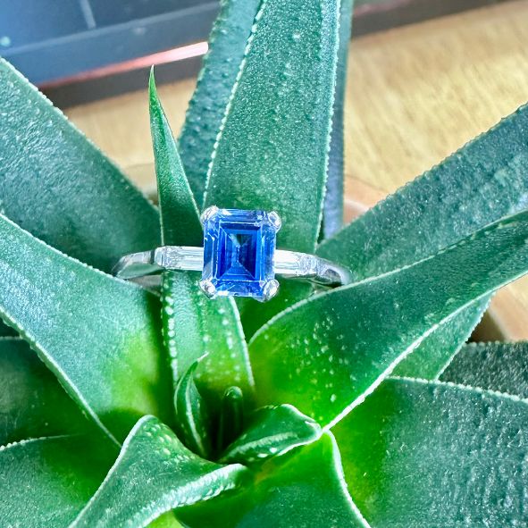 Preloved 18ct White Gold Tanzanite and Diamond Ring