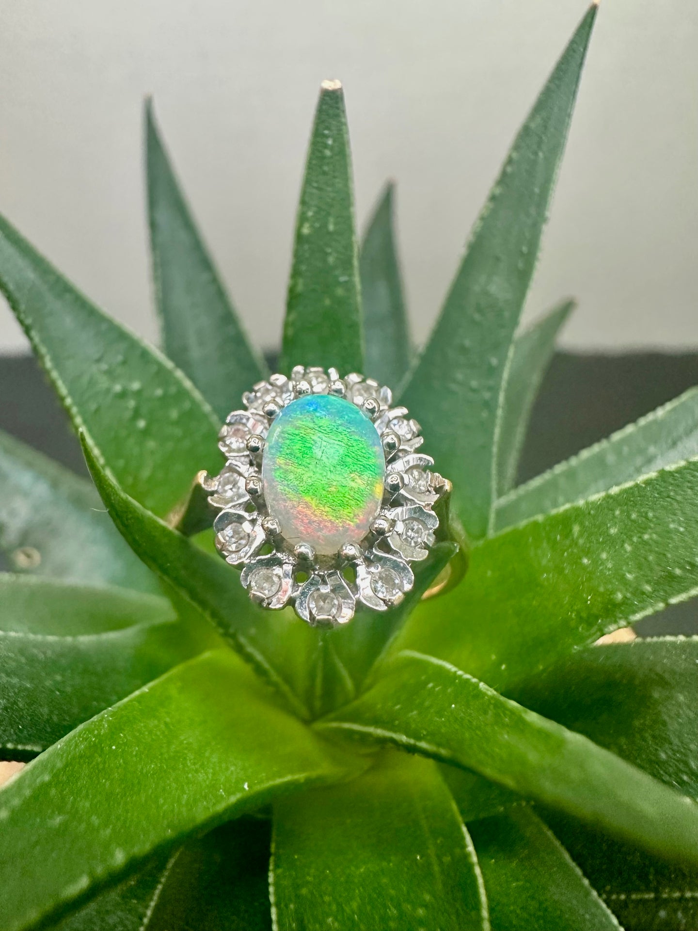Preloved 18ct Diamond & Opal Ring