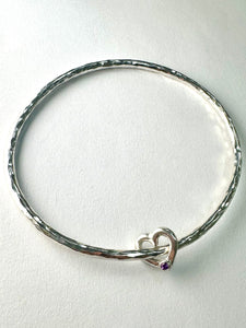 Silver 2mm Hammered Floating Heart Bangle With Amethyst