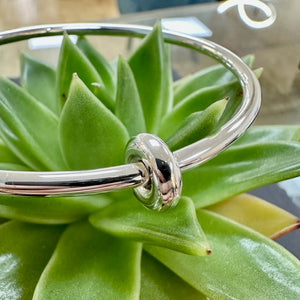 Silver Round Wire Bangle With 1 Ring