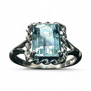 Preloved 18ct White Gold Aquamarine Dress Ring