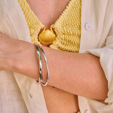 Load image into Gallery viewer, Ava &amp; Sky Stainless Steel Square Profile Twist  Bangle
