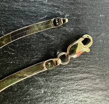 Load image into Gallery viewer, Preloved 14ct Yellow Gold Flat Snake Style Bracelet
