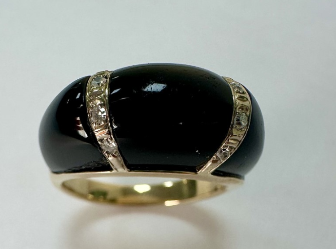Preloved 14ct Yellow Gold Onyx & Diamond Ring