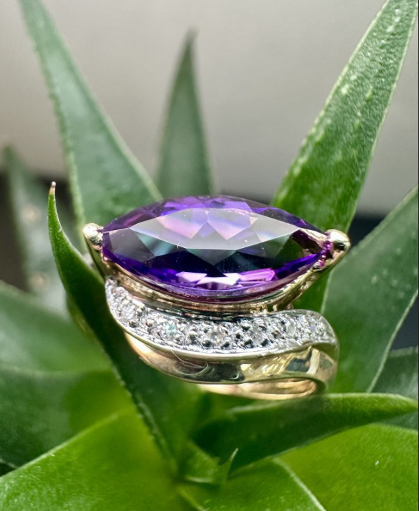 Preloved 9ct Yellow Gold Amethyst & Diamond Ring