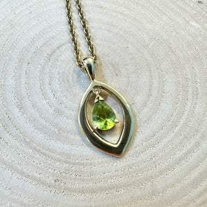 Preloved 9ct Yellow Gold Pear Shape Peridot Pendant