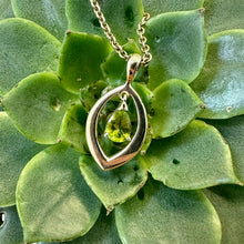 Load image into Gallery viewer, Preloved 9ct Yellow Gold Pear Shape Peridot Pendant
