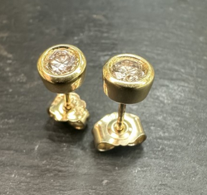 Preloved 14ct Yellow Gold Diamond Studs 0.72ct