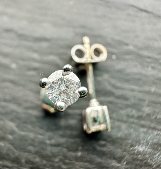 Preloved 18ct White Gold Diamond Studs