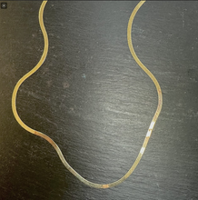Load image into Gallery viewer, Preloved 14ct Yellow Gold Flat Snake Style Necklace
