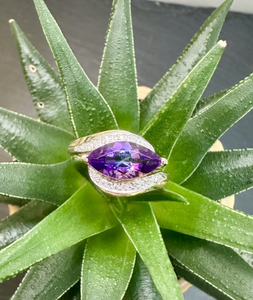 Preloved 9ct Yellow Gold Amethyst & Diamond Ring