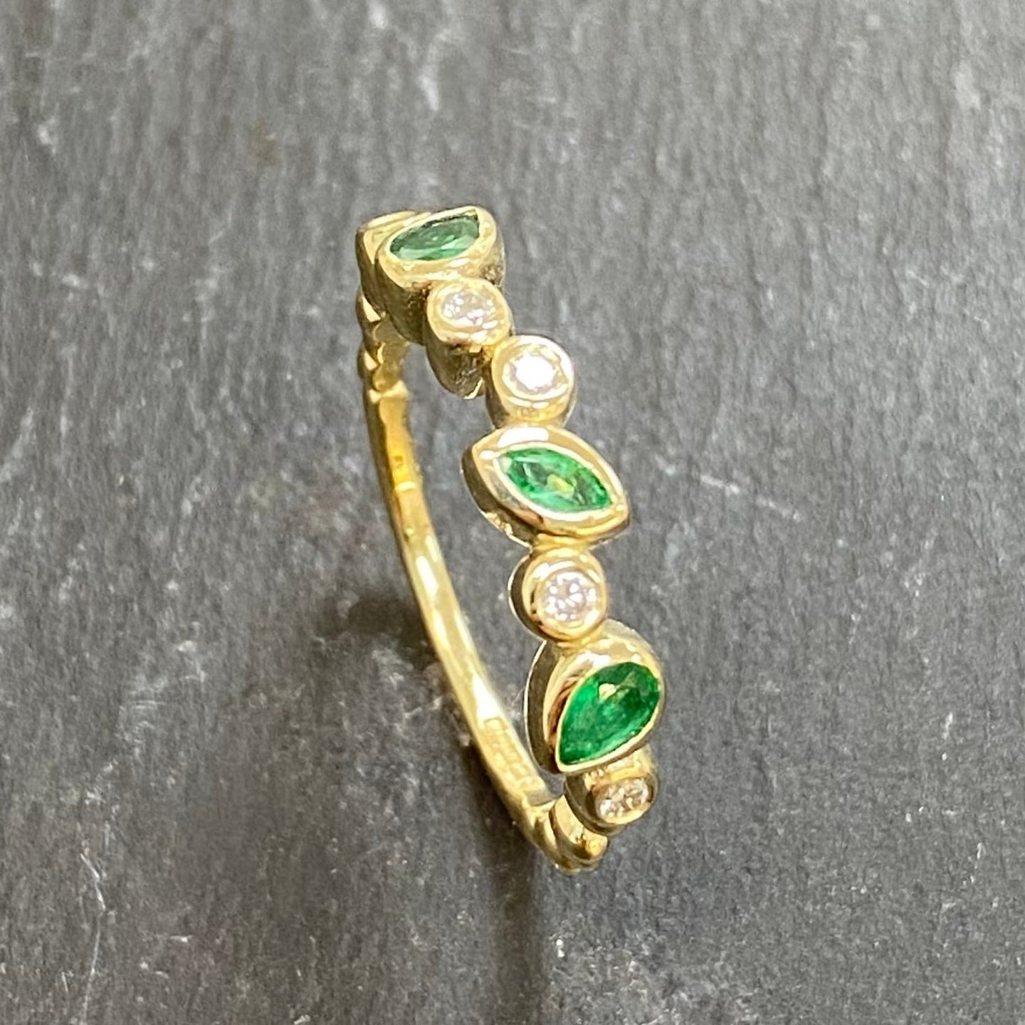 9ct Yellow Gold Emerald & Diamond Staggered Ring