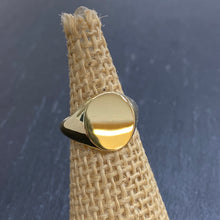 Load image into Gallery viewer, 9ct Gold Oval Signet Ring
