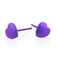 Load image into Gallery viewer, Titanium Hearts Studs Purple
