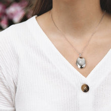 Load image into Gallery viewer, Hot Diamonds Romantic Oval Locket
