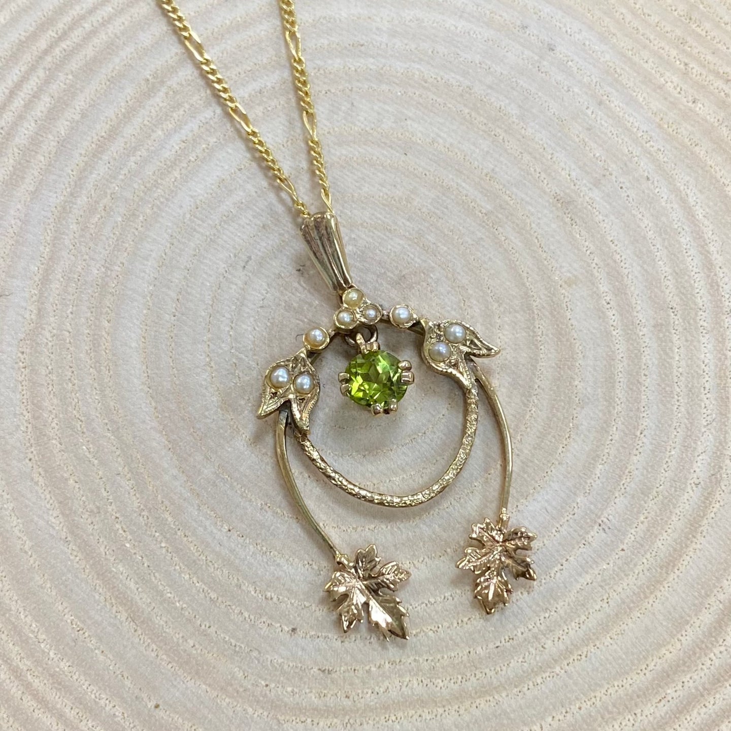 Preloved 9ct Yellow Gold Peridot and Pearl Pendant