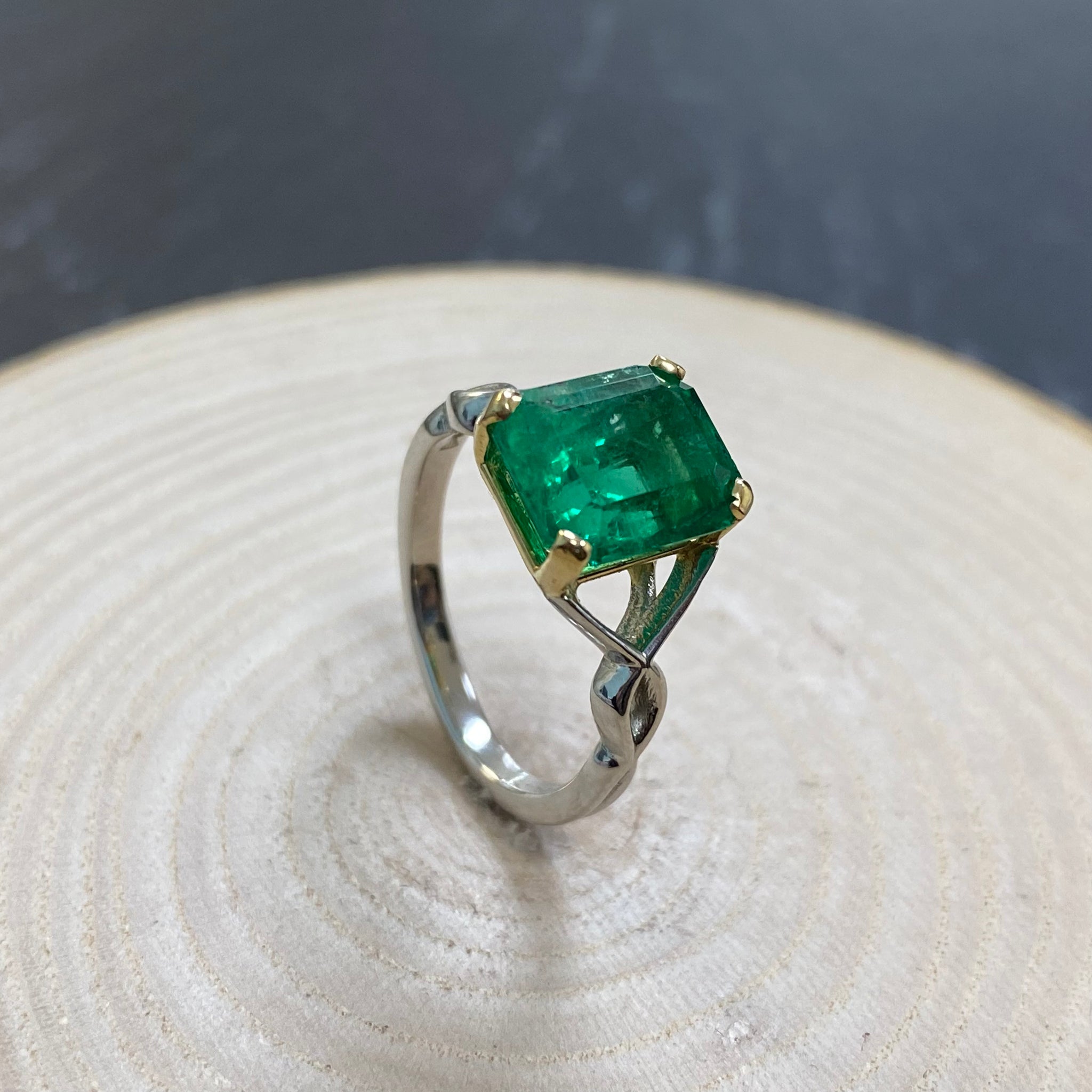 Preloved Platinum and 18ct Gold Colombian Emerald Ring James Bishop Jewellery