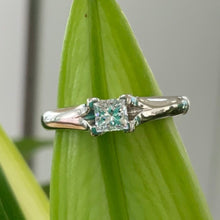 Load image into Gallery viewer, Pre-Loved Platinum Diamond Ring
