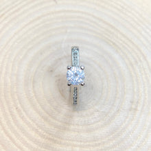 Load image into Gallery viewer, Pre-Loved Platinum Diamond Engagement Ring
