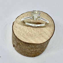 Load image into Gallery viewer, Platinum Diamond Single Stone Ring 0.82ct
