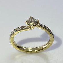 Load image into Gallery viewer, Yellow Gold Diamond Twist Ring
