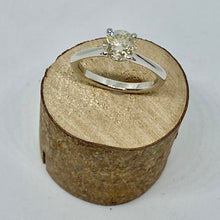 Load image into Gallery viewer, Platinum Diamond Single Stone Ring 0.82ct
