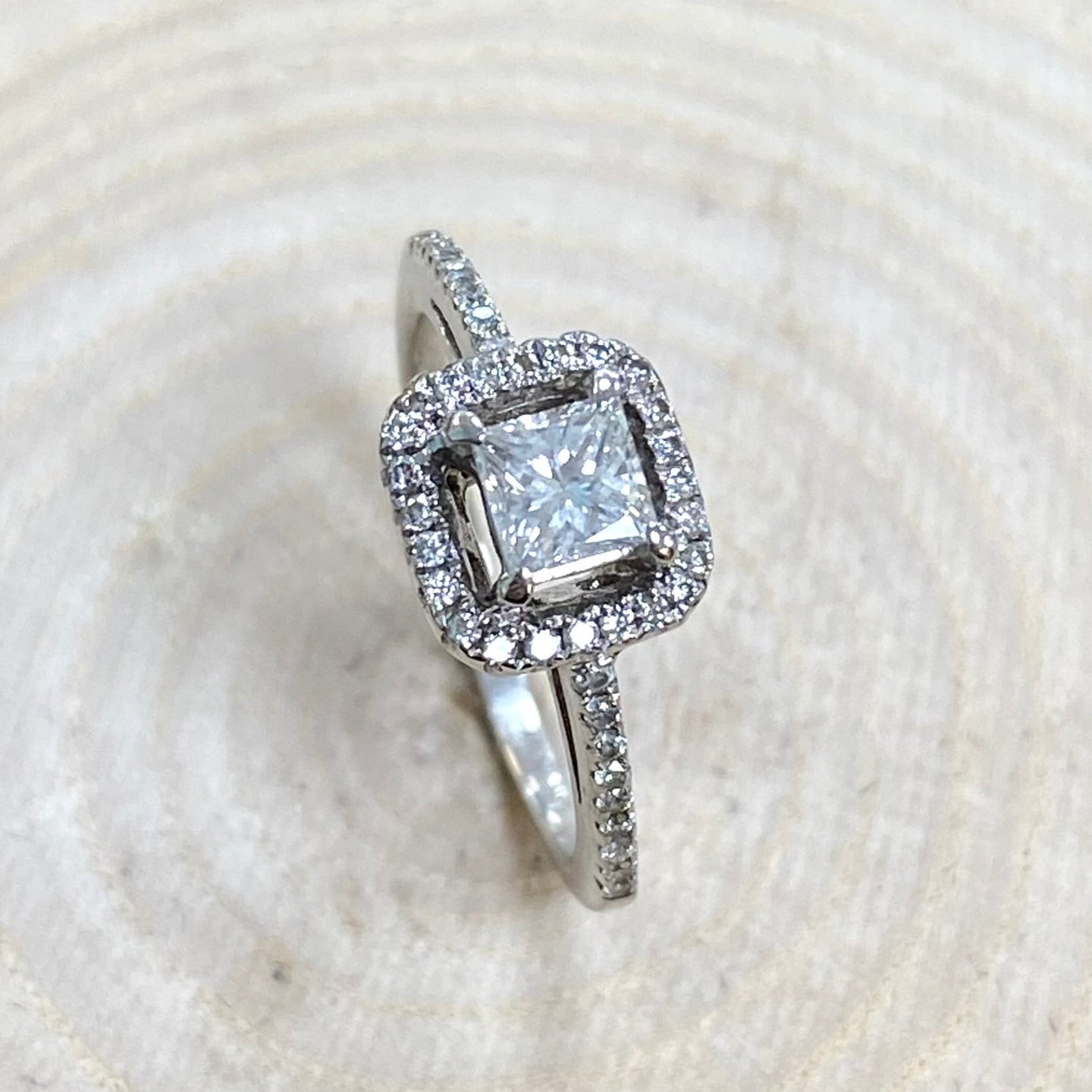 Pre-Loved 18ct White Gold Diamond Ring