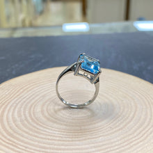 Load image into Gallery viewer, Preloved 9ct White Gold Blue Topaz Ring
