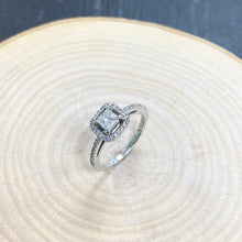 Load image into Gallery viewer, Pre-Loved 18ct White Gold Diamond Ring
