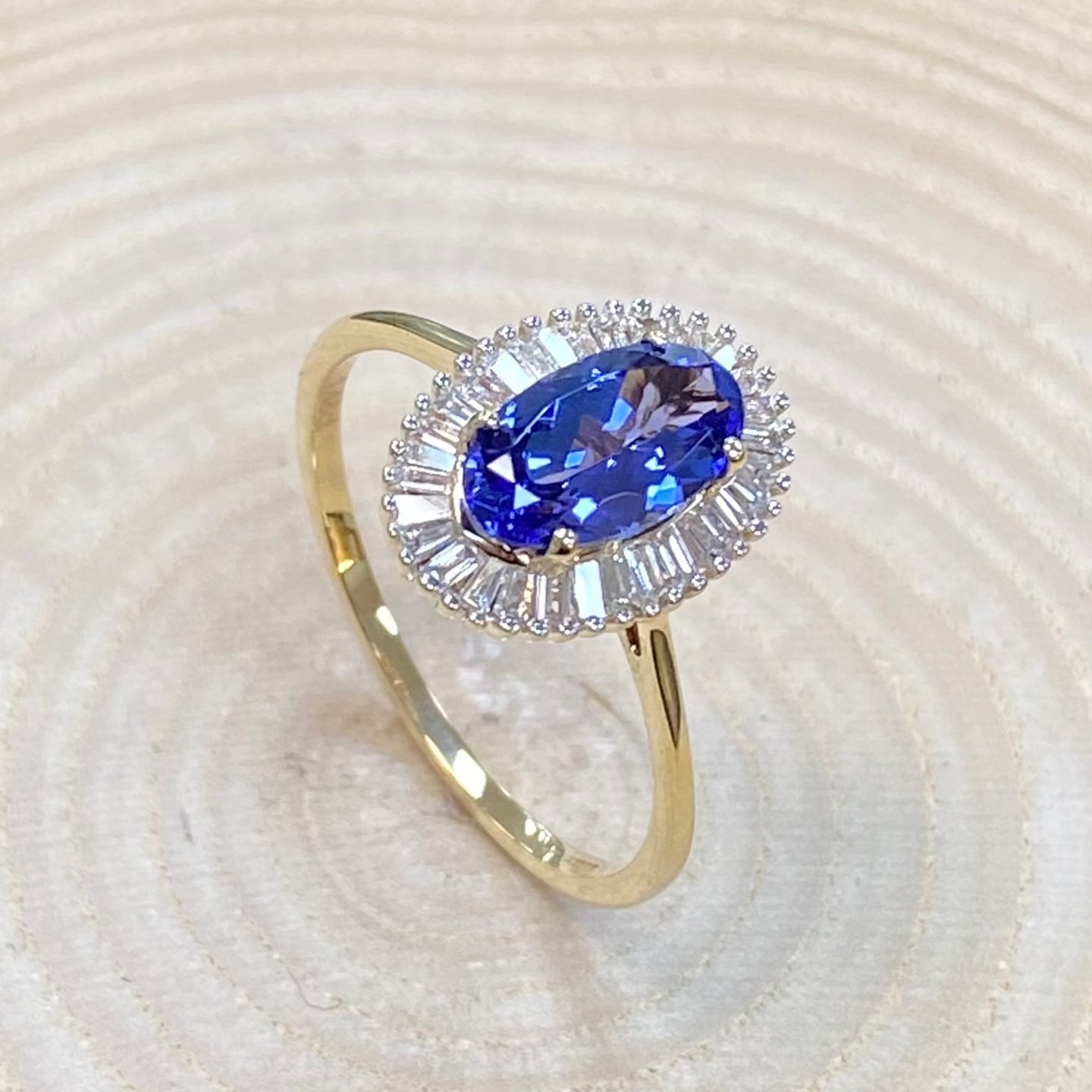Tanzanite gold top